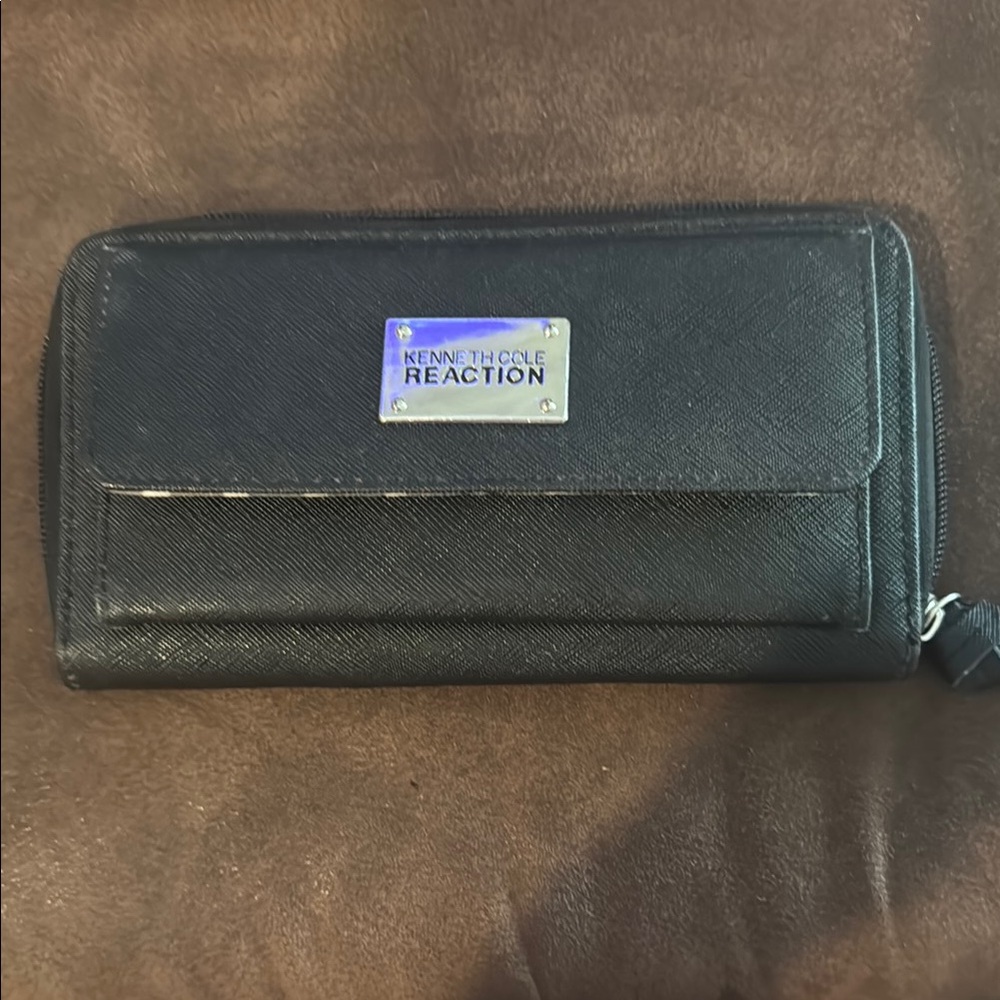 Kenneth Cole Reaction Black Zip-Around Wallet
